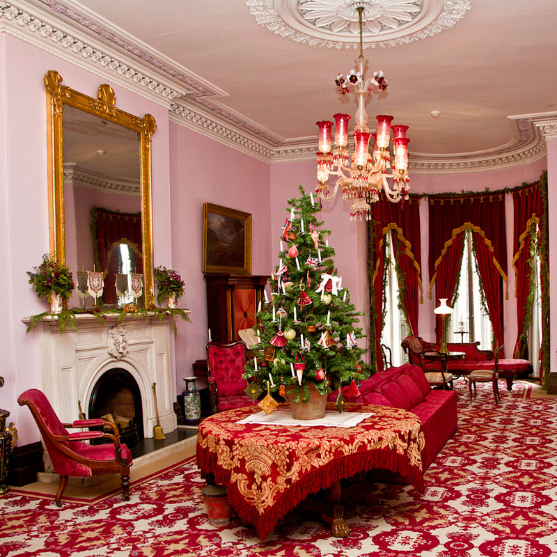 Dundurn dining room decorated for Christmas 