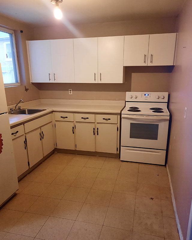 Kitchen in 272 Sherman Avenue South