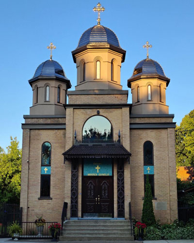 3 turrets church with significant architectural features