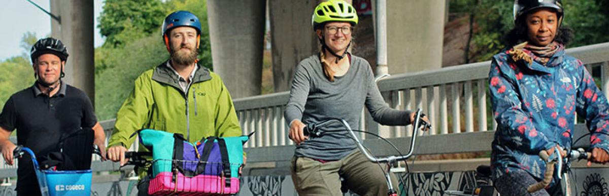 Cyclists on keddy trail