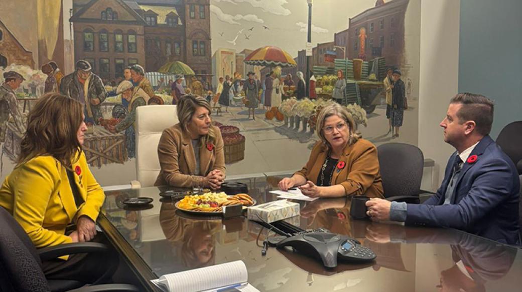 Mayor Horwath talking Minister Mélanie Joly and Hamilton-area MPs John-Paul Danko, Lisa Hepfner